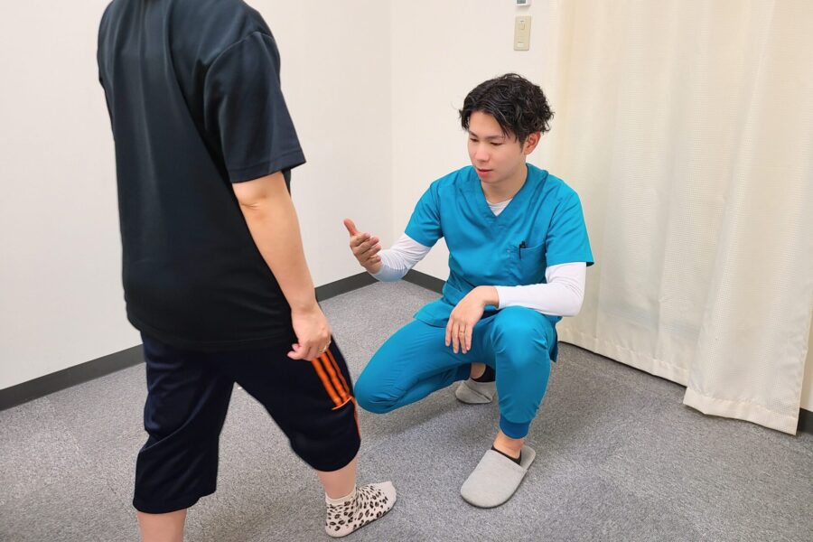 自由が丘あゆむ整体院 院長による正しい歩行姿勢の指導風景|腰痛再発を防ぐ歩き方改善