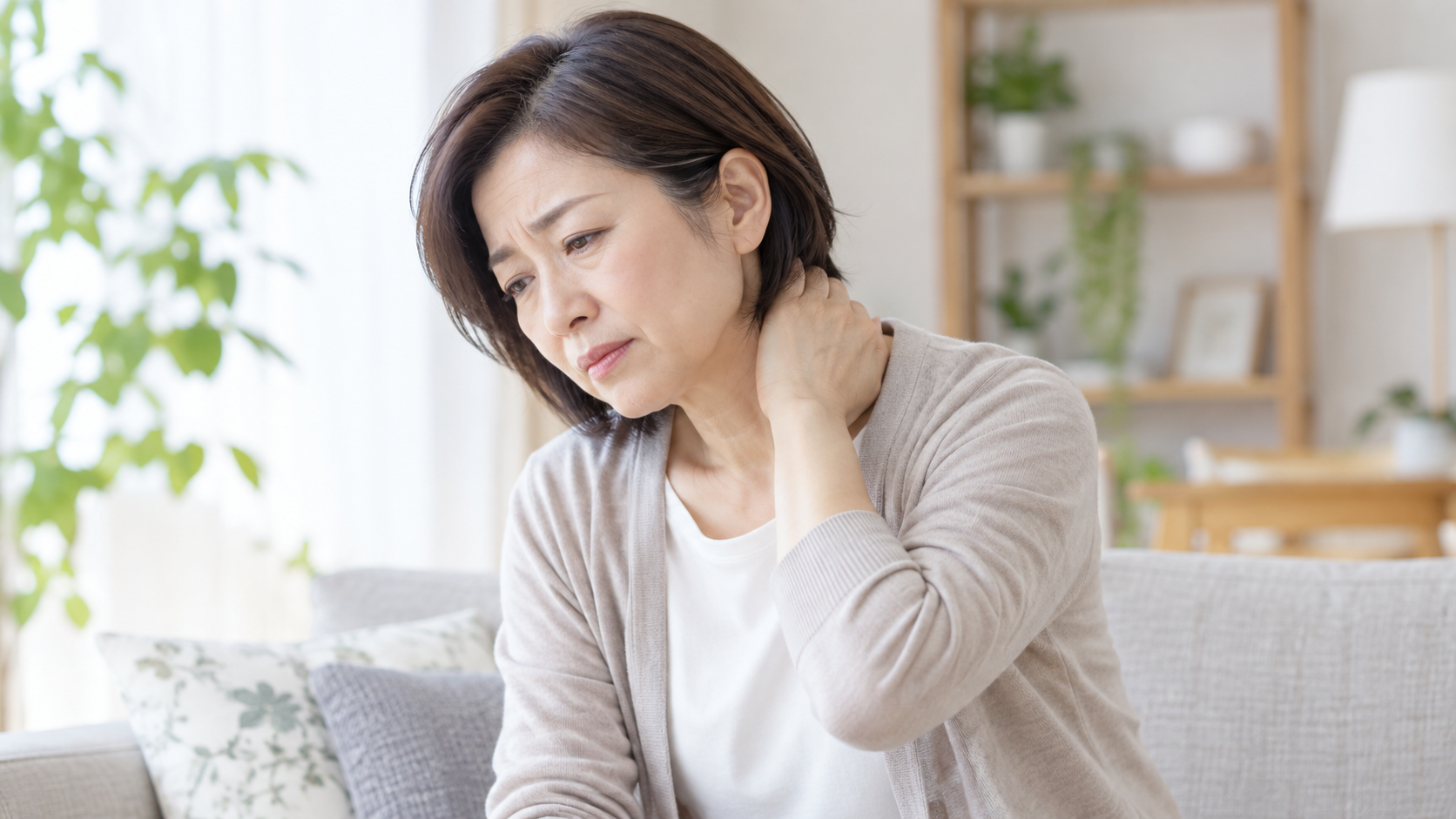 ストレートネック 悩む 女性