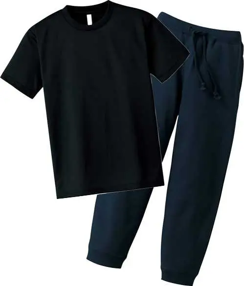 黒色の半袖Tシャツと濃紺のウエストゴム付きズボンを組み合わせたお着替え用の衣類。